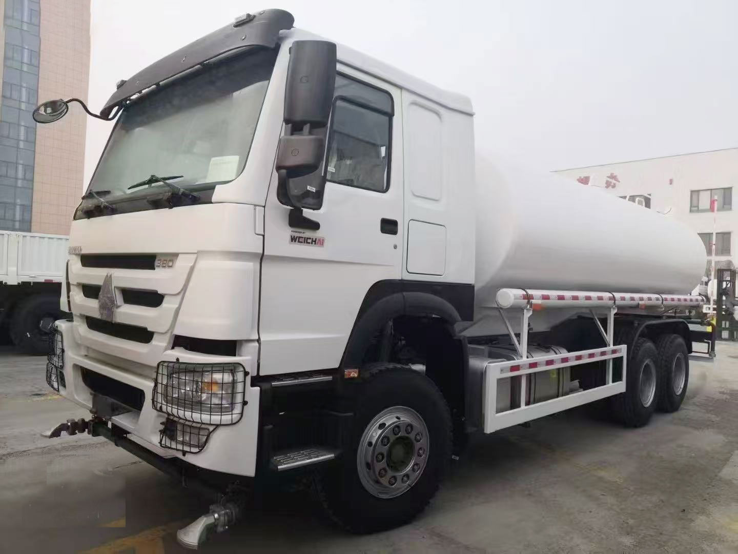 Howo Water Tanker Truck 380HP 6x4 White For Sale,New/Used
