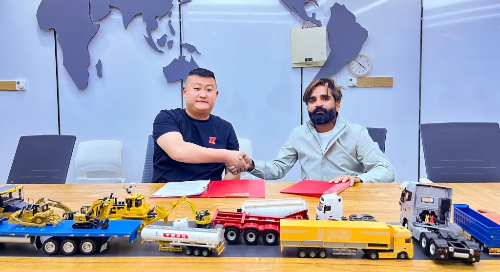 Why Construction Firms in Saudi Arabia are Choosing Shacman Water Tanker Trucks for Large Projects